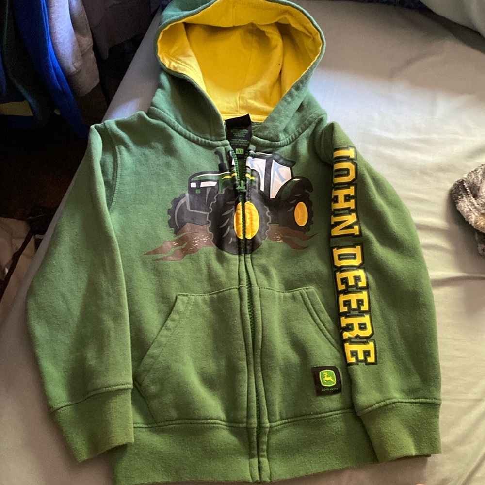 John Deere 4t green and yellow with a John Deere tractor on the front that zips